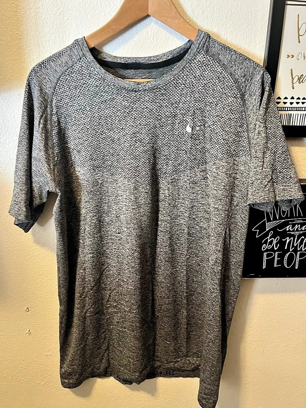 Nike Men's Gray Short Sleeve Tee Size Large
